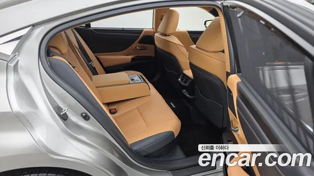 Lexus ES 2025 — фото 12