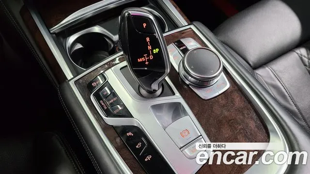 BMW 7-Series 2016 — фото 12