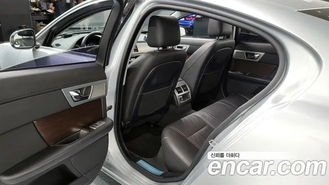 Jaguar XF 2014 — фото 13