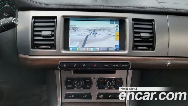 Jaguar XF 2014 — фото 15