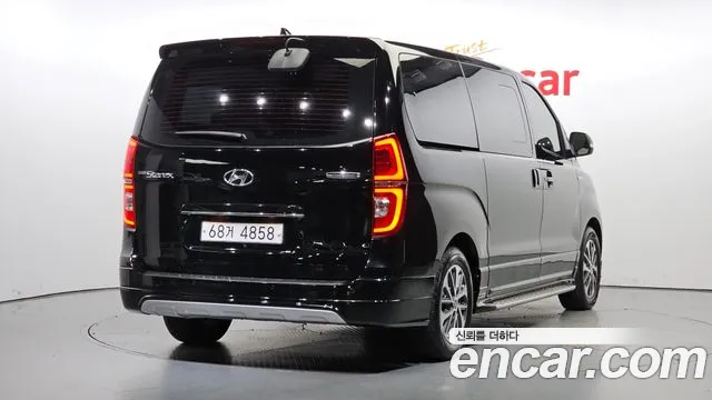 Hyundai Starex 2019 — фото 2