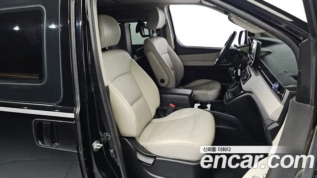 Hyundai Starex 2019 — фото 10