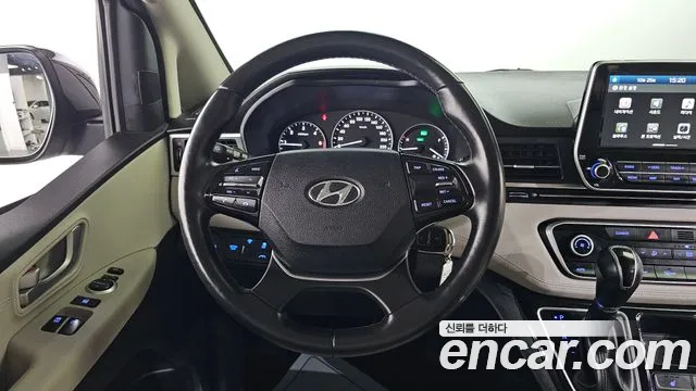 Hyundai Starex 2019 — фото 12