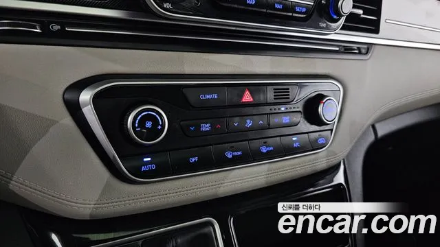 Hyundai Starex 2019 — фото 15