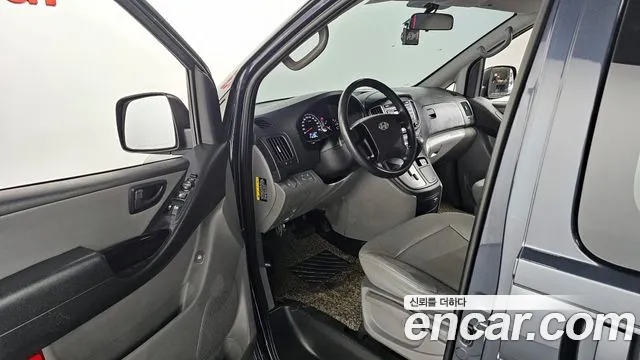 Hyundai Starex 2017 — фото 11
