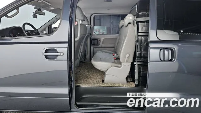 Hyundai Starex 2017 — фото 12