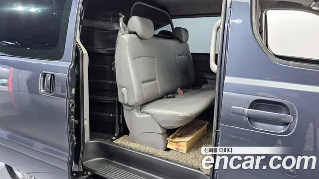 Hyundai Starex 2017 — фото 13