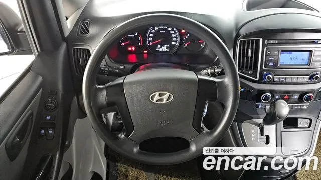 Hyundai Starex 2017 — фото 14