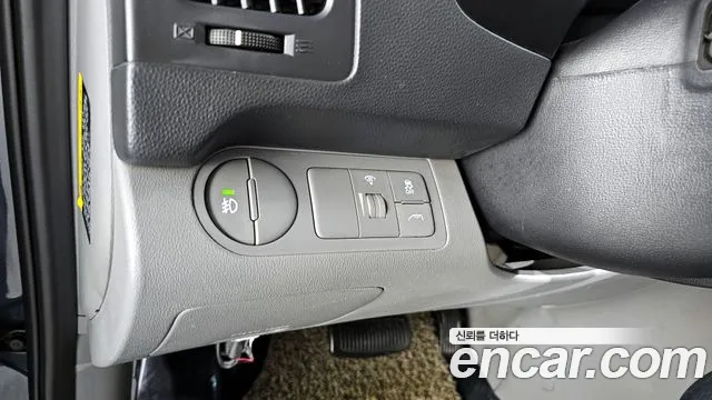 Hyundai Starex 2017 — фото 15