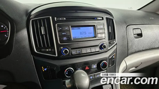 Hyundai Starex 2017 — фото 18