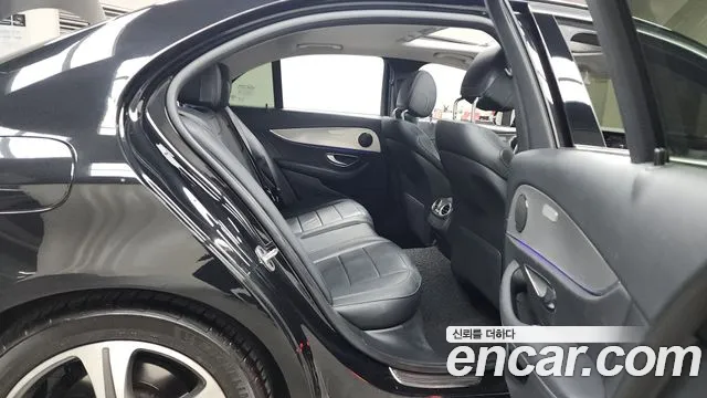 Mercedes-Benz E-Class 2019 — фото 12