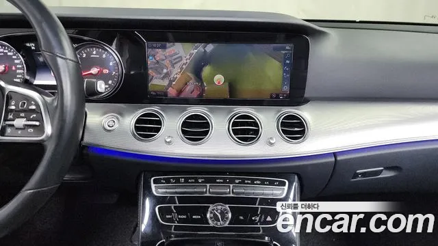 Mercedes-Benz E-Class 2019 — фото 14