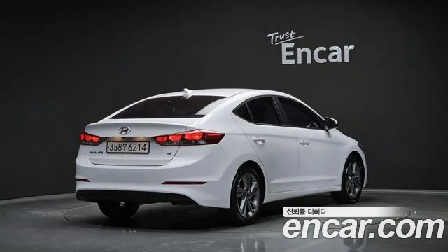 Hyundai AVANTE 2018 — фото 2
