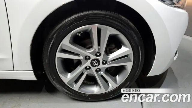 Hyundai AVANTE 2018 — фото 5