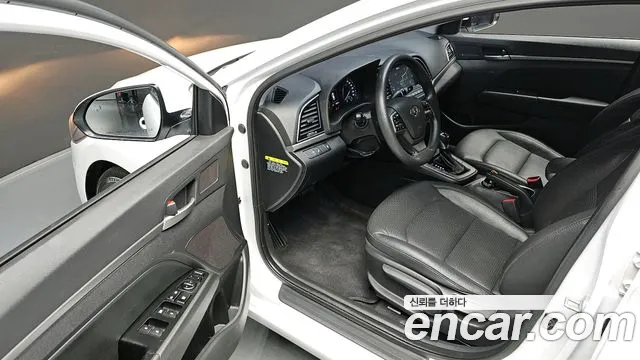 Hyundai AVANTE 2018 — фото 12