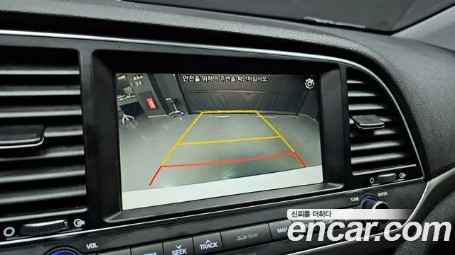 Hyundai AVANTE 2018 — фото 15