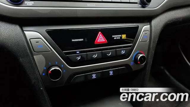 Hyundai AVANTE 2018 — фото 16