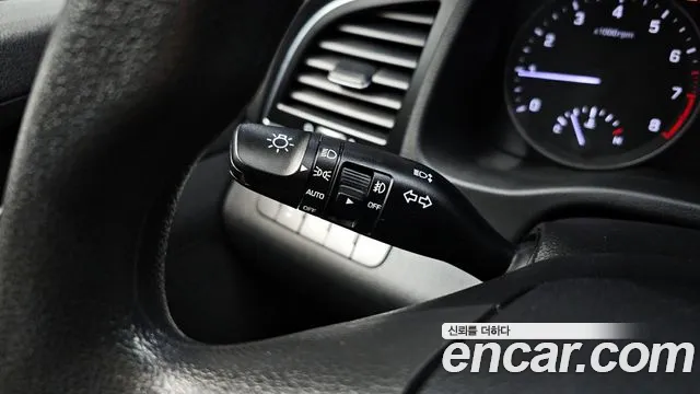 Hyundai AVANTE 2018 — фото 18