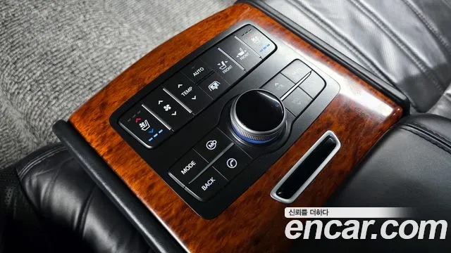Hyundai Equus 2012 — фото 18