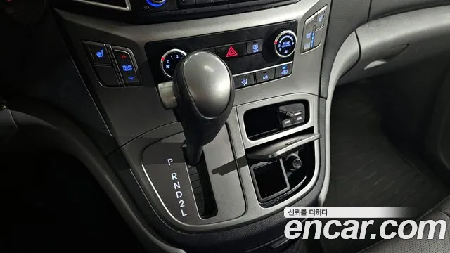 Hyundai Starex 2019 — фото 9