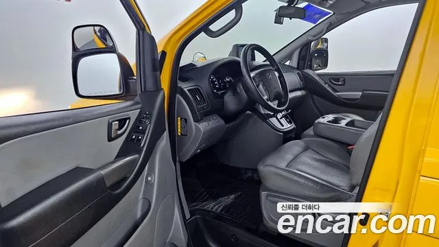 Hyundai Starex 2019 — фото 10