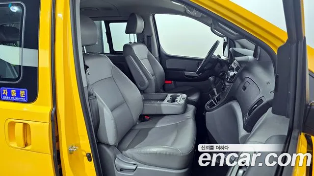 Hyundai Starex 2019 — фото 12