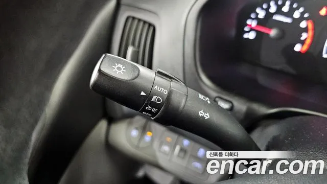 Hyundai Starex 2019 — фото 16