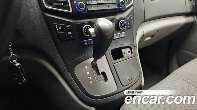 Hyundai Starex 2019 — фото 9