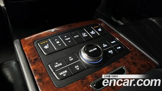 Hyundai Equus 2010 — фото 18