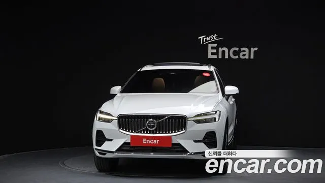 Volvo XC60 2025 — фото 3