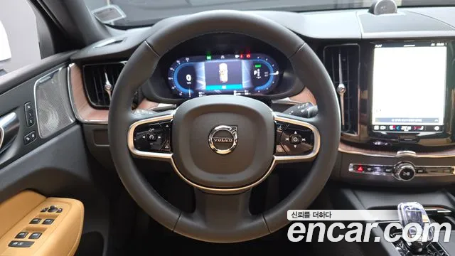 Volvo XC60 2025 — фото 13