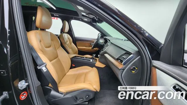Volvo XC90 2017 — фото 10