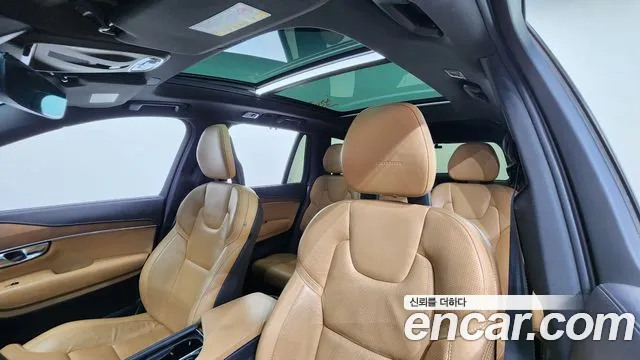 Volvo XC90 2017 — фото 12
