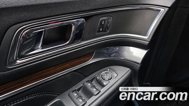 Ford Explorer 2019 — фото 17