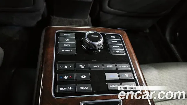 Hyundai Equus 2013 — фото 18