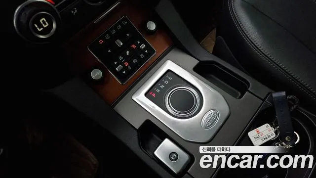 Land Rover Discovery 2016 — фото 9