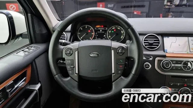 Land Rover Discovery 2016 — фото 13