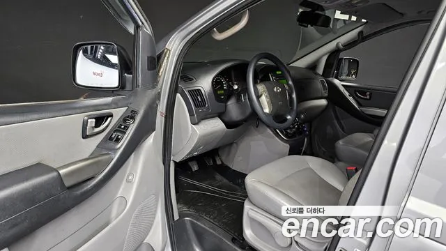 Hyundai Starex 2015 — фото 11