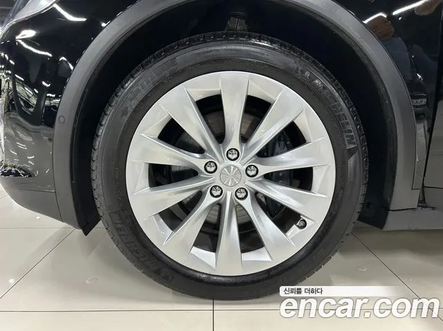 Tesla Model X 2020 — фото 14