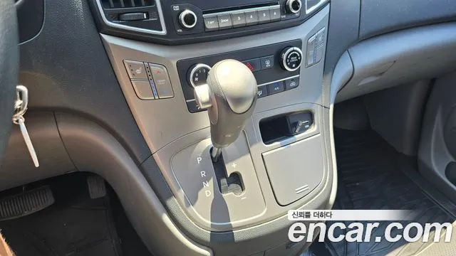 Hyundai Starex 2016 — фото 9