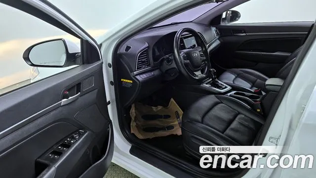 Hyundai AVANTE 2016 — фото 10