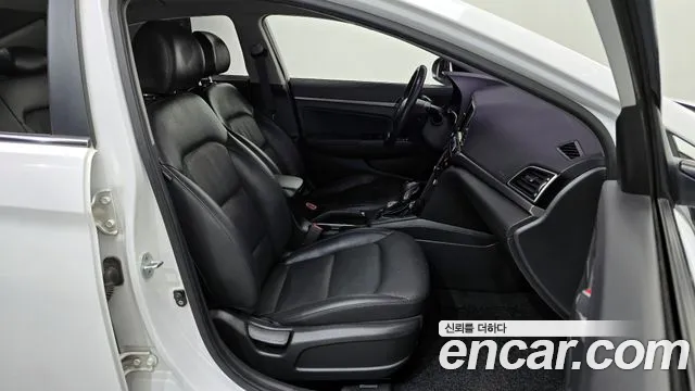Hyundai AVANTE 2016 — фото 12