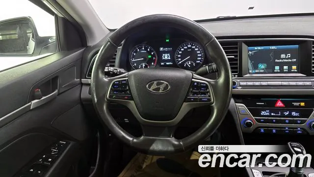 Hyundai AVANTE 2016 — фото 16