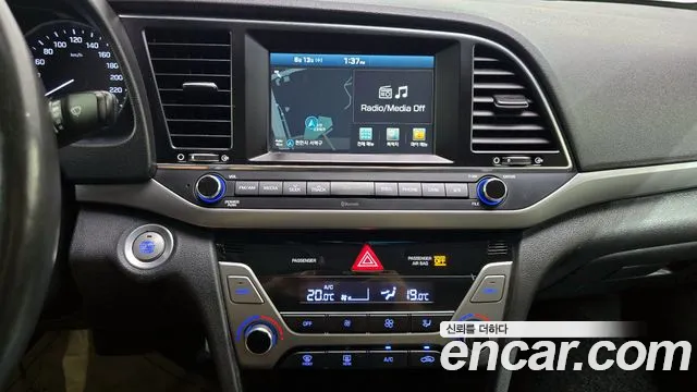Hyundai AVANTE 2016 — фото 18