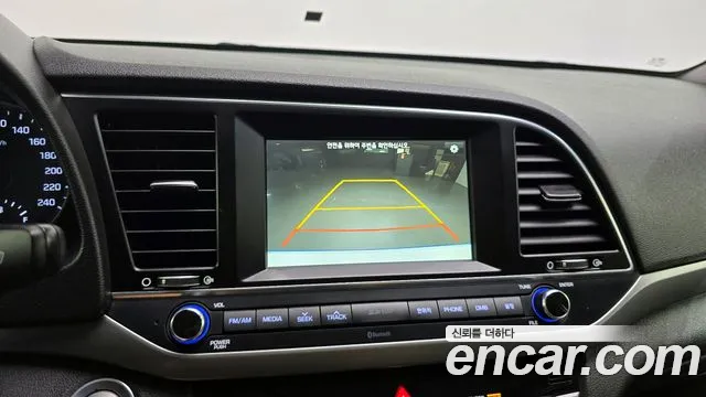 Hyundai AVANTE 2016 — фото 19