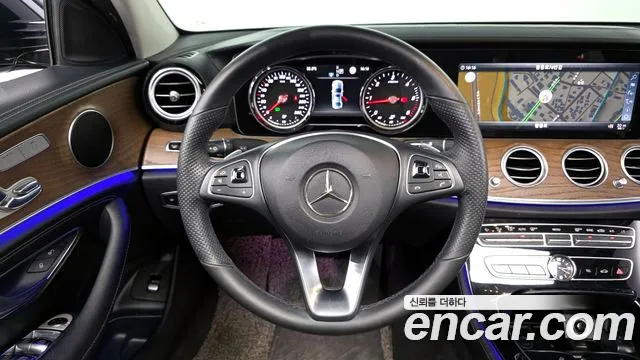 Mercedes-Benz E-Class 2017 — фото 14