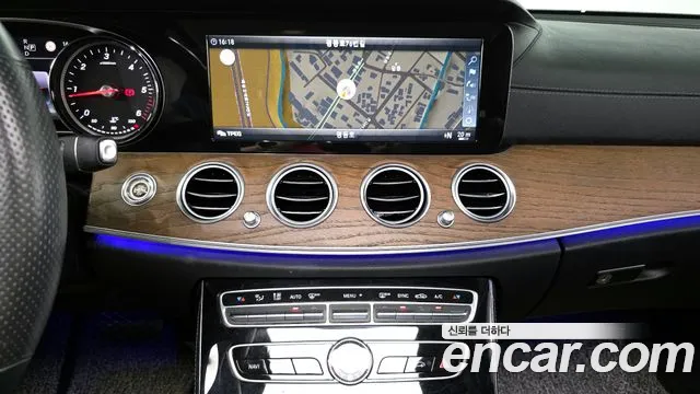 Mercedes-Benz E-Class 2017 — фото 15