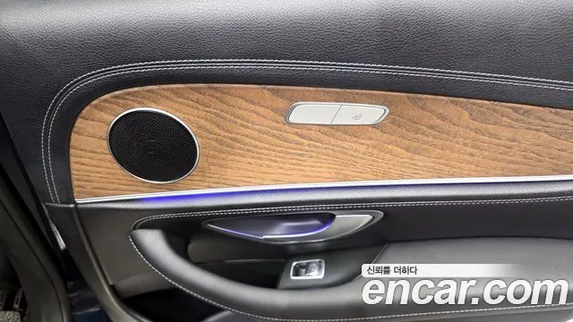 Mercedes-Benz E-Class 2017 — фото 18