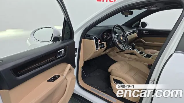Porsche Cayenne 2019 — фото 10