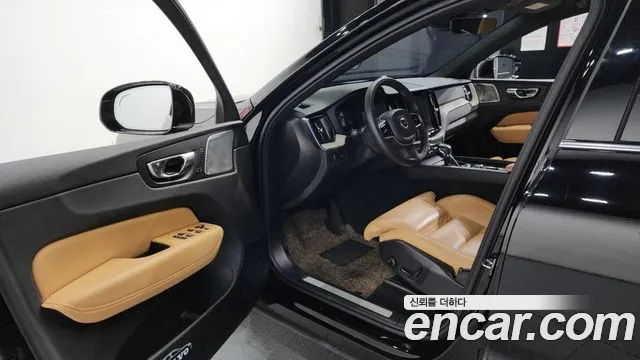 Volvo XC60 2020 — фото 10